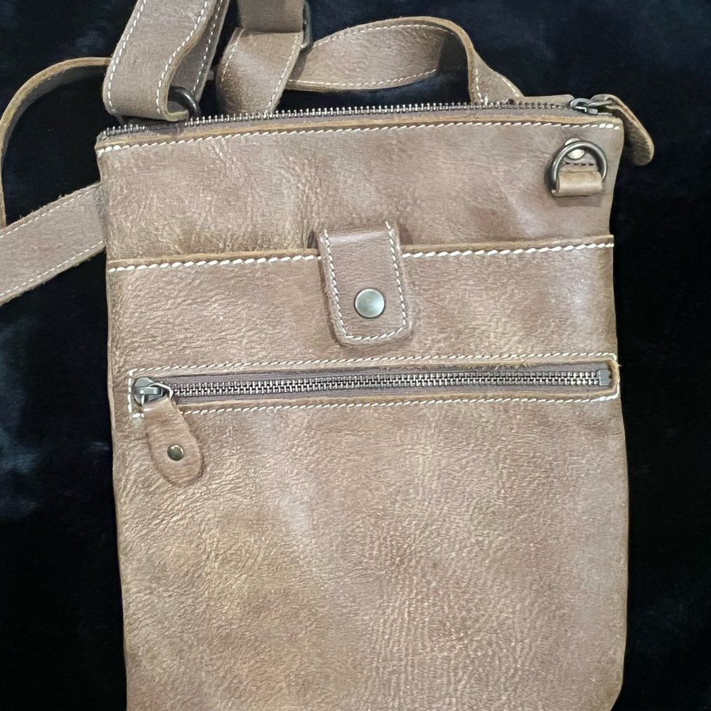 Roots Tan Leather Crossbody Bag with Zipper Pockets